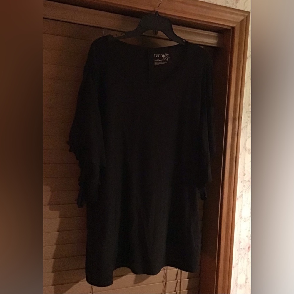 Terra & Sky Black Top 1x wide sleeve